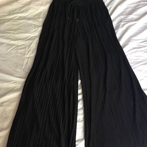 Lose black pants